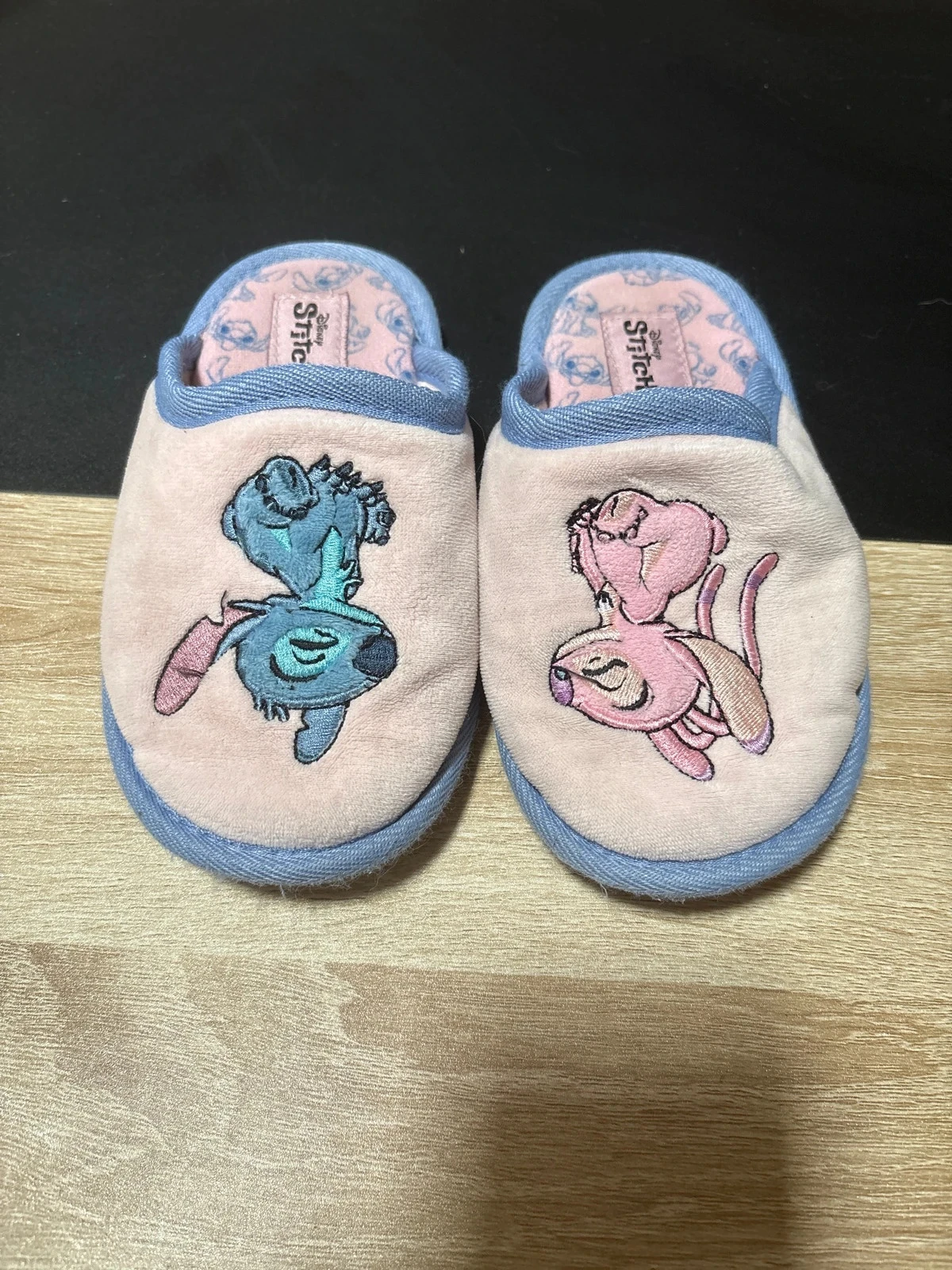 Chaussons Stitch et Angel pointure 31 Disney